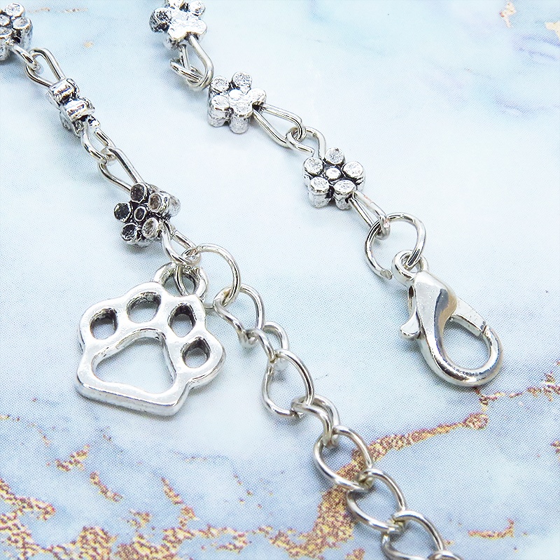 小さな可愛い花柄モチーフのチェーンと肉球のチャームのシルバーカラーブレスレット 猫 犬 アジャスター付