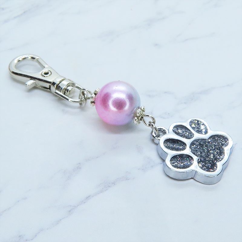 肉球とグラデーションビーズを組合せた可愛いチャームのキーホルダー バッグチャーム 猫 犬