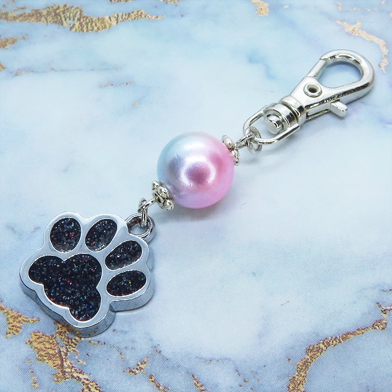 肉球とグラデーションビーズを組合せた可愛いチャームのキーホルダー バッグチャーム 猫 犬