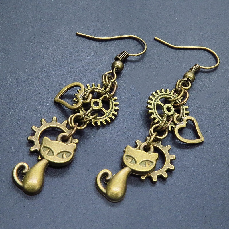 アンティークゴールド 猫と異なる歯車を組合せたスチームパンク風ピアス オープンハート