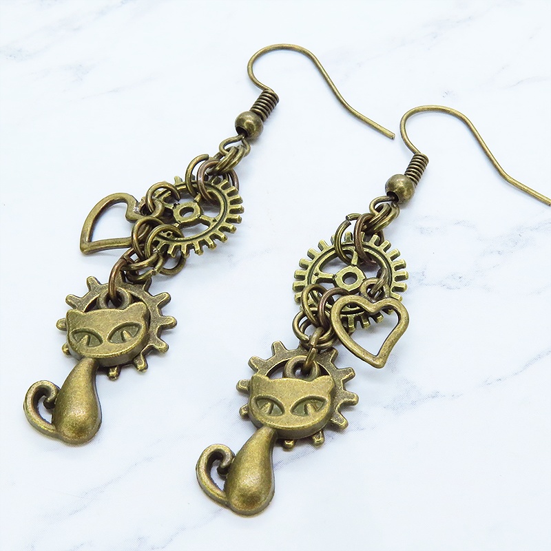 アンティークゴールド 猫と異なる歯車を組合せたスチームパンク風ピアス オープンハート