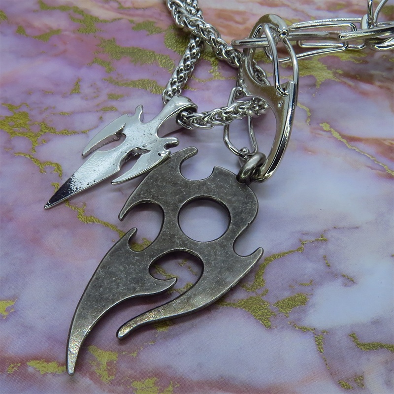 炎のモチーフとS字カラビナとチタン鋼チェーンのネックレス 自由自在 パンク ロック ダブルモチーフ S字フック 7連