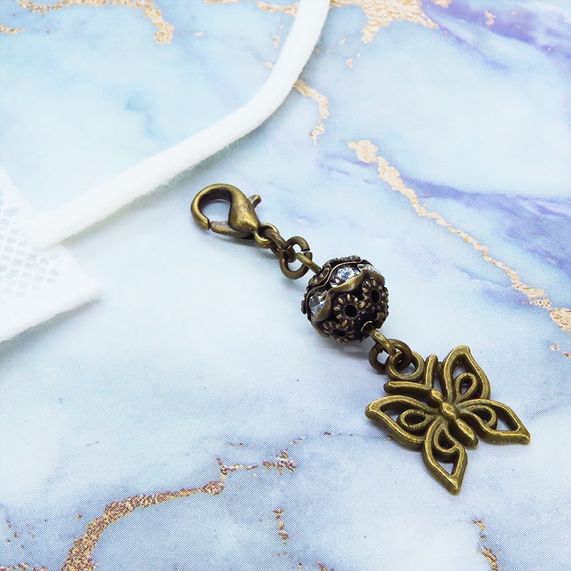 マスクチャーム アンティークゴールド 蝶とメタルビーズを組合せた可愛いチャーム 蝶々バタフライ ラインストーン