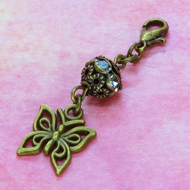 マスクチャーム アンティークゴールド 蝶とメタルビーズを組合せた可愛いチャーム 蝶々バタフライ ラインストーン