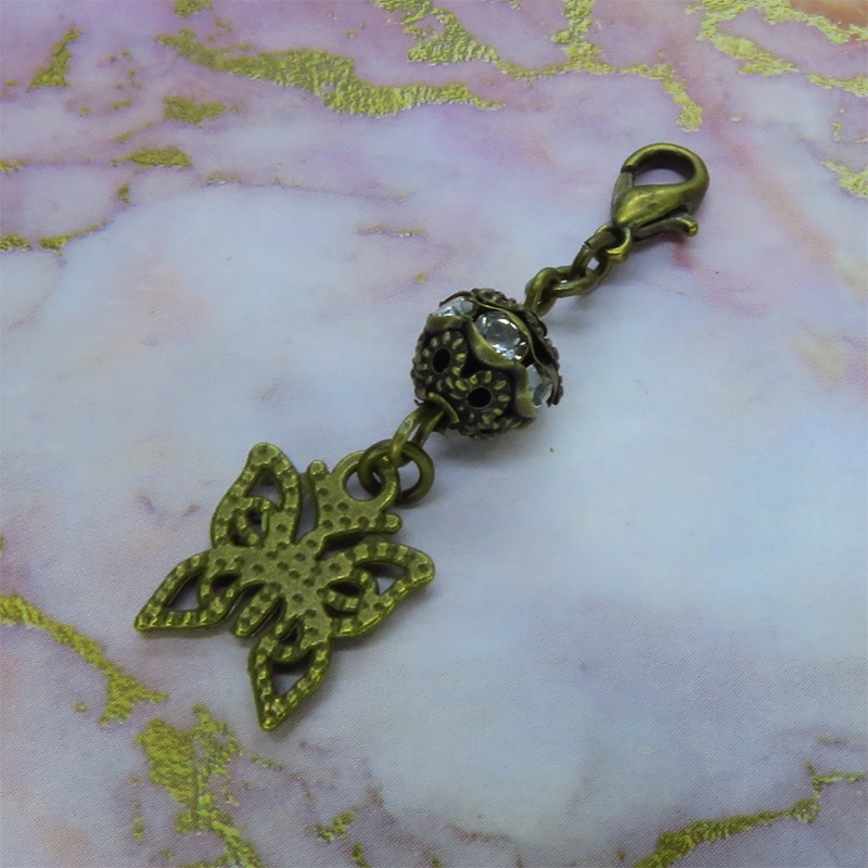 マスクチャーム アンティークゴールド 蝶とメタルビーズを組合せた可愛いチャーム 蝶々バタフライ ラインストーン