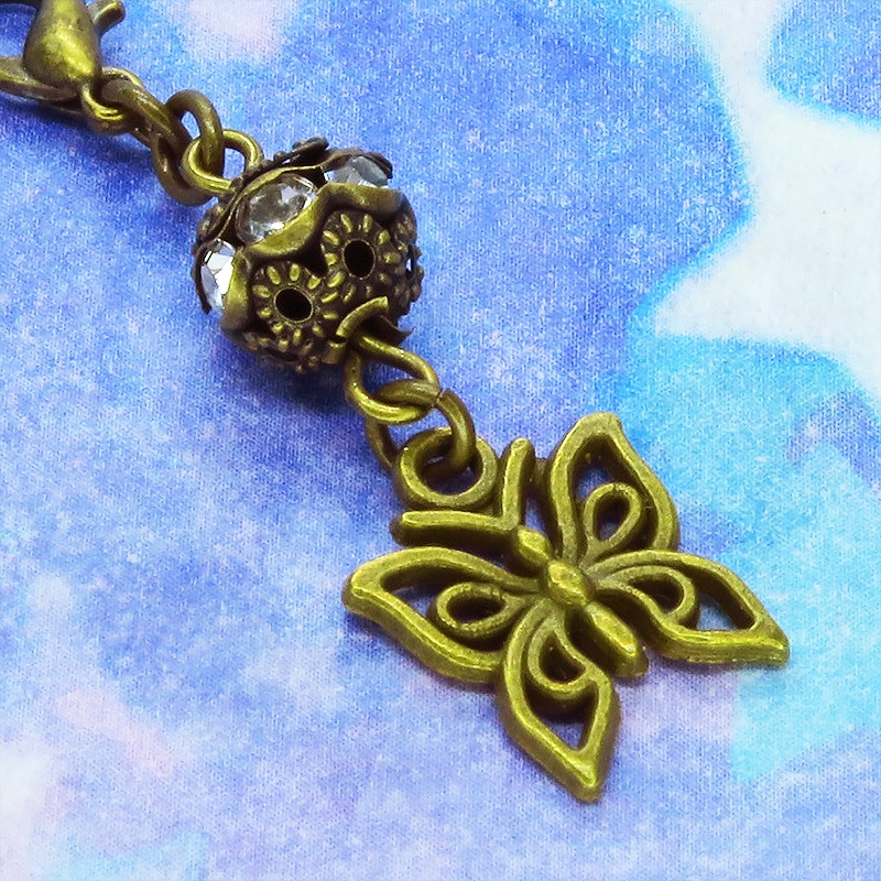 マスクチャーム アンティークゴールド 蝶とメタルビーズを組合せた可愛いチャーム 蝶々バタフライ ラインストーン