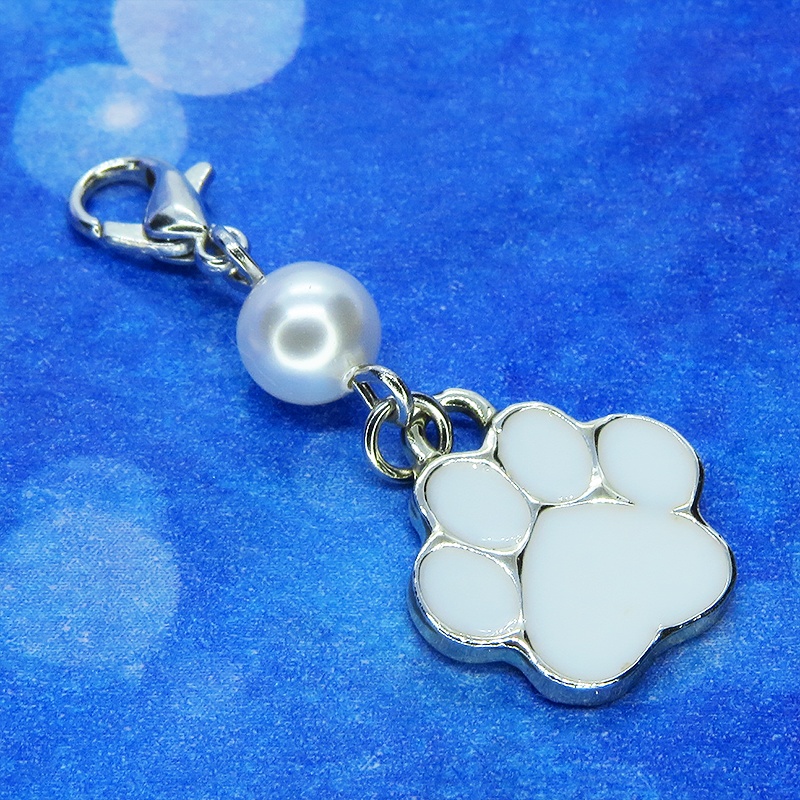 マスクチャーム 白い肉球とスワロフスキーパール(ホワイト)を組合せたチャーム エナメル 猫 犬 キーホルダー