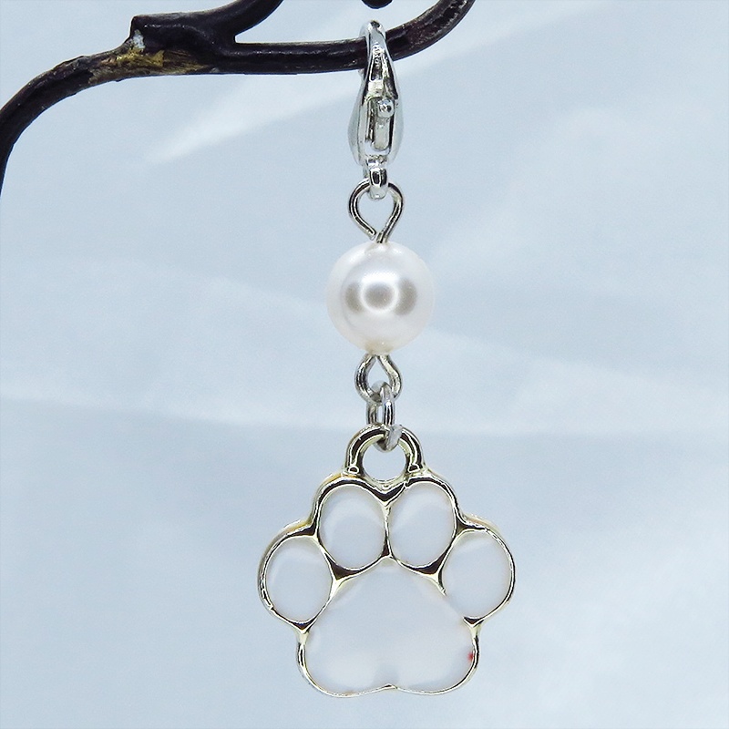 マスクチャーム 白い肉球とスワロフスキーパール(ホワイト)を組合せたチャーム エナメル 猫 犬 キーホルダー