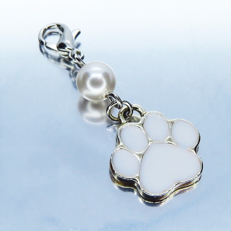 マスクチャーム 白い肉球とスワロフスキーパール(ホワイト)を組合せたチャーム エナメル 猫 犬 キーホルダー