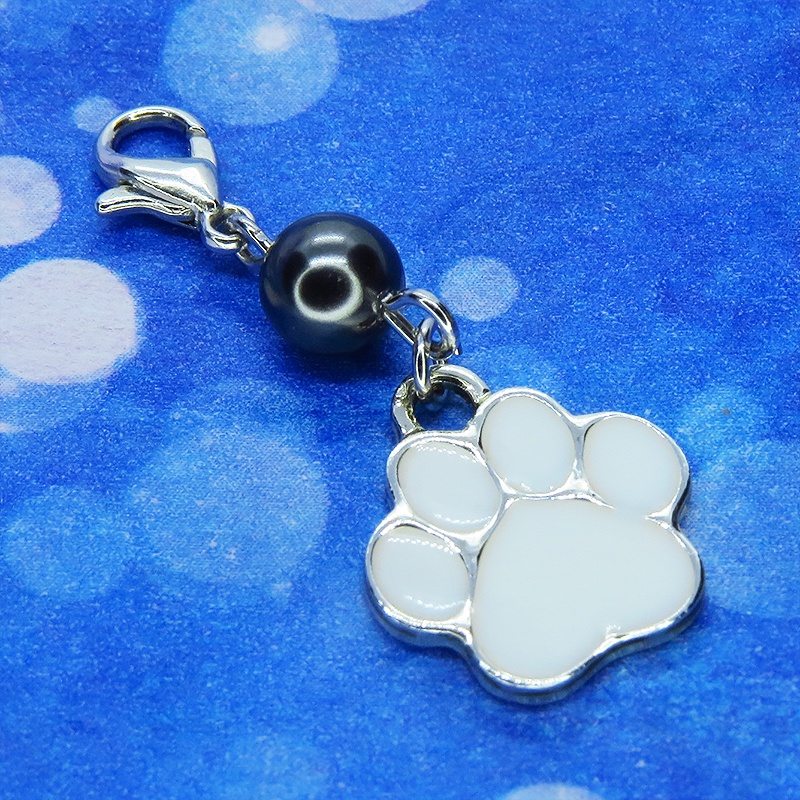 マスクチャーム 白い肉球とスワロフスキーパール(ブラック)を組合せたチャーム エナメル 猫 犬 キーホルダー