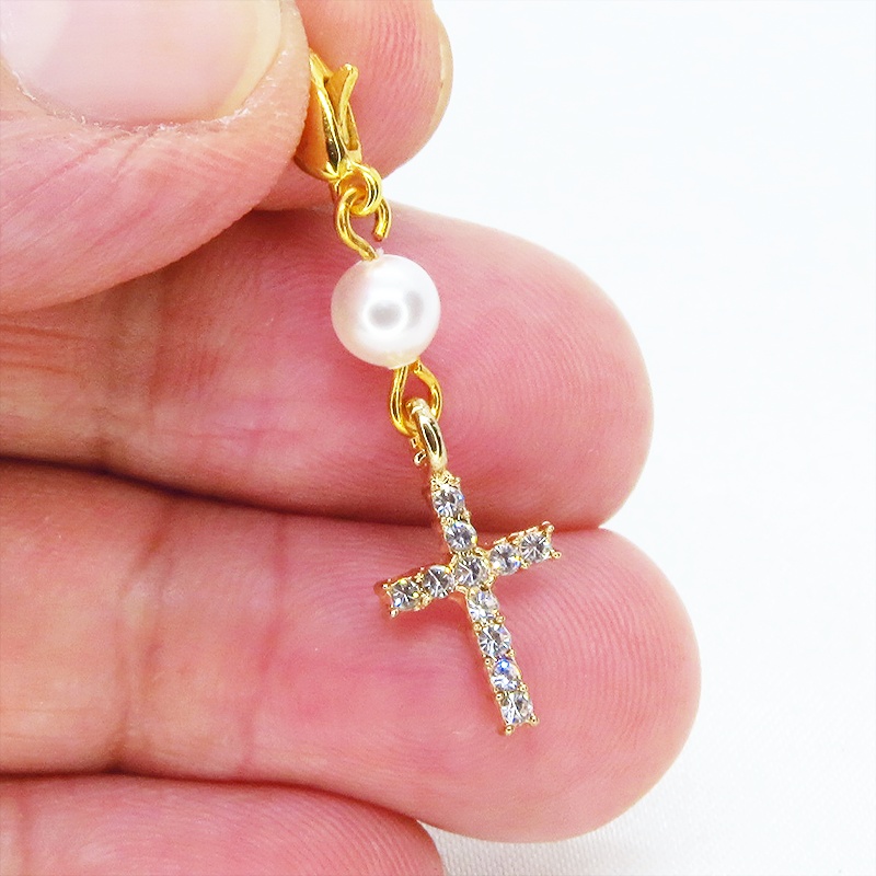 マスクチャーム ゴールドカラー ラインストーンのロザリオ(十字架)とスワロフスキーパールのチャーム