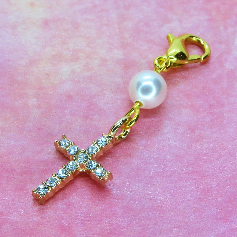 マスクチャーム ゴールドカラー ラインストーンのロザリオ(十字架)とスワロフスキーパールのチャーム