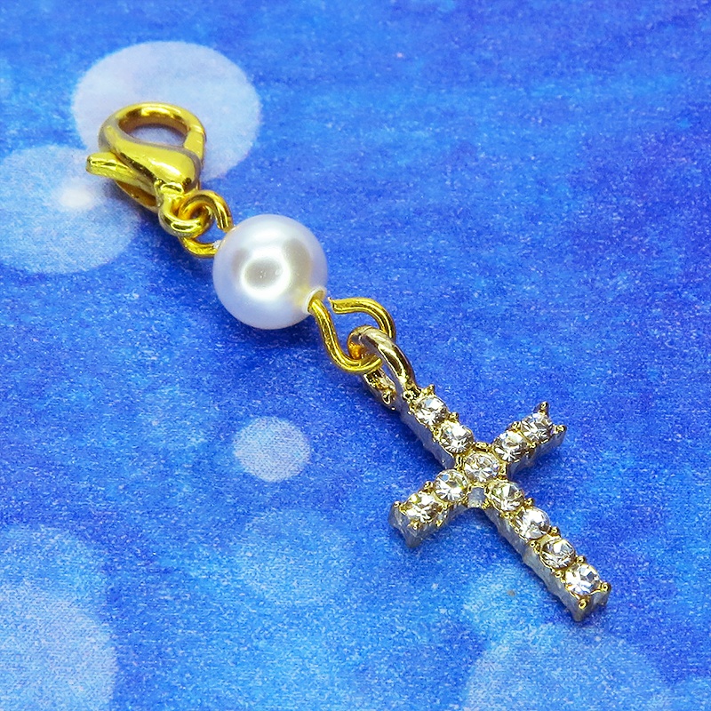 マスクチャーム ゴールドカラー ラインストーンのロザリオ(十字架)とスワロフスキーパールのチャーム