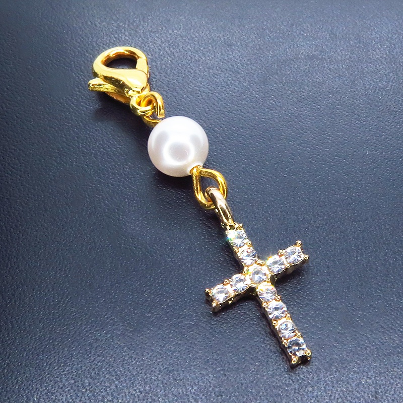 マスクチャーム ゴールドカラー ラインストーンのロザリオ（十字架）とスワロフスキーパールのチャーム