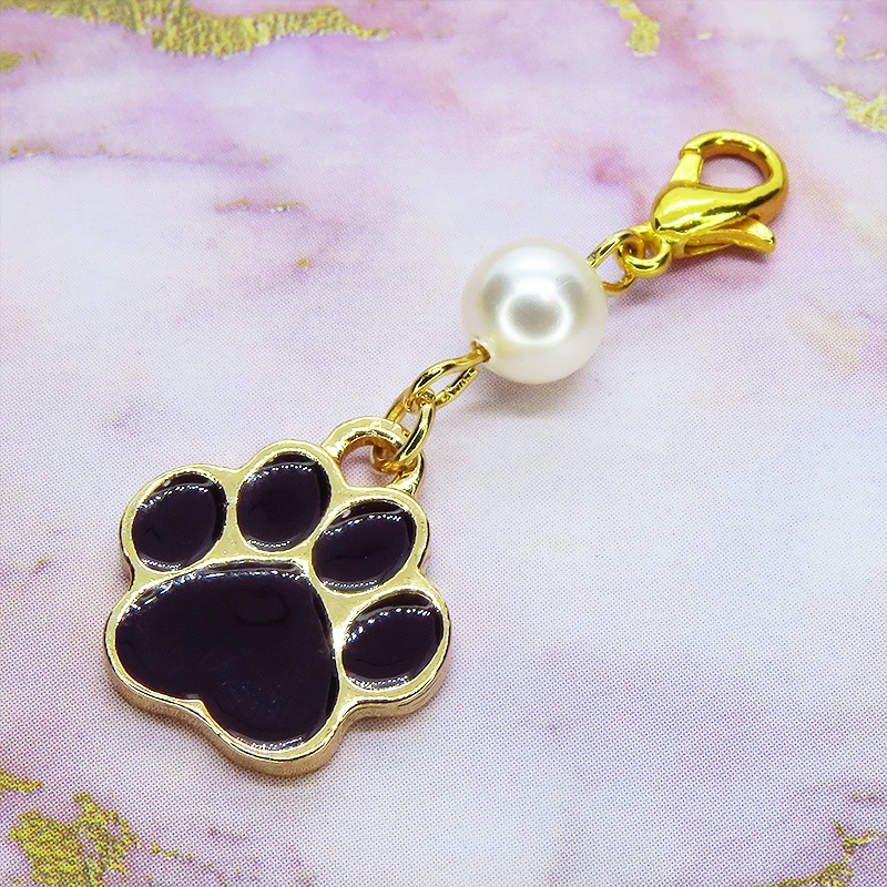 マスクチャーム 黒い肉球とスワロフスキーパール(ホワイト)を組合せたチャーム エナメル 猫 犬 キーホルダー