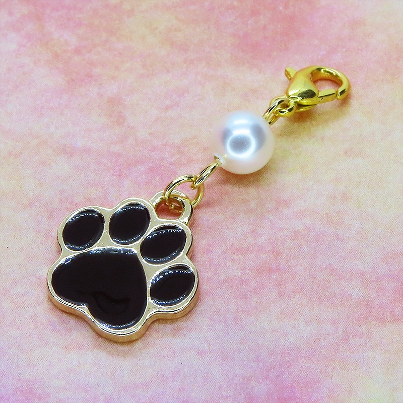 マスクチャーム 黒い肉球とスワロフスキーパール(ホワイト)を組合せたチャーム エナメル 猫 犬 キーホルダー