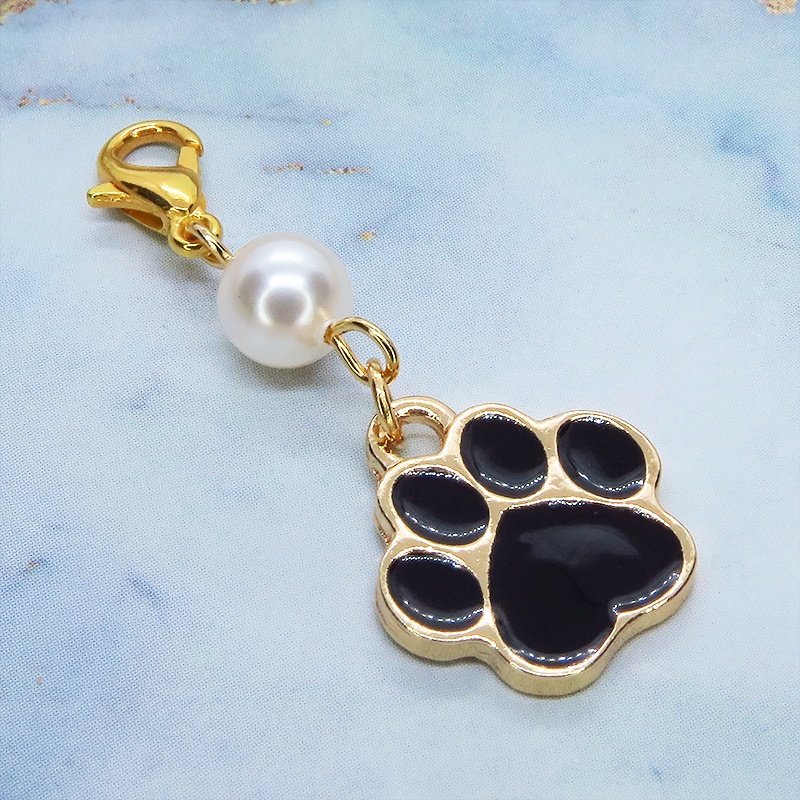マスクチャーム 黒い肉球とスワロフスキーパール(ホワイト)を組合せたチャーム エナメル 猫 犬 キーホルダー