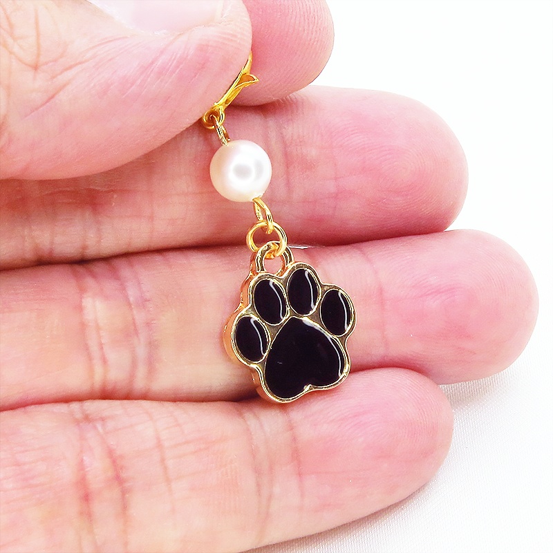 マスクチャーム 黒い肉球とスワロフスキーパール(ホワイト)を組合せたチャーム エナメル 猫 犬 キーホルダー