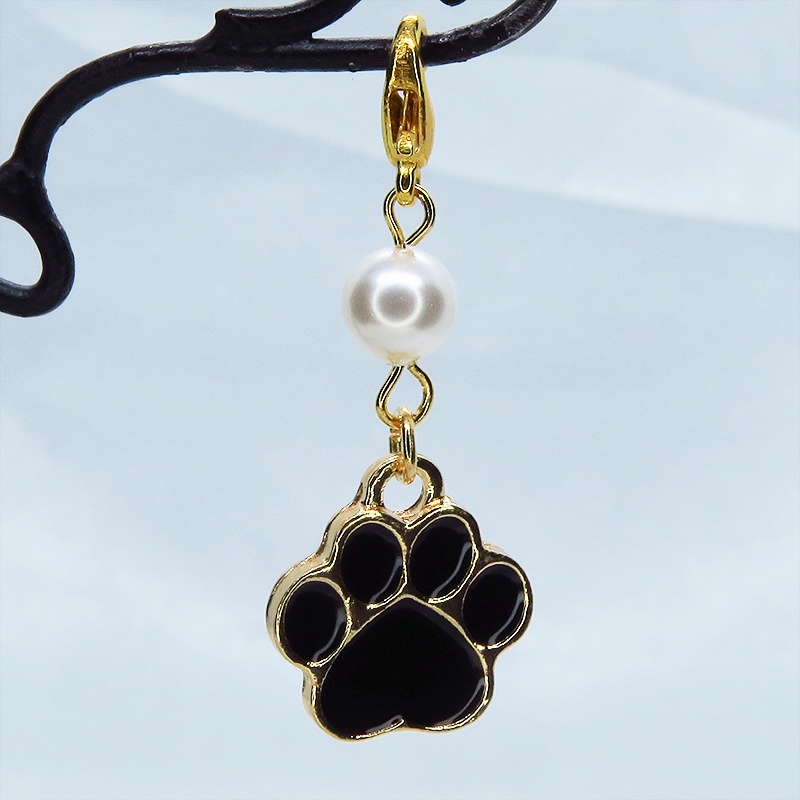 マスクチャーム 黒い肉球とスワロフスキーパール(ホワイト)を組合せたチャーム エナメル 猫 犬 キーホルダー