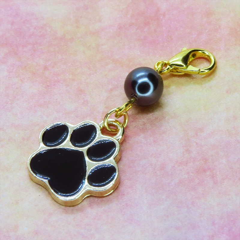 マスクチャーム 黒い肉球とスワロフスキーパール(ブラック)を組合せたチャーム エナメル 猫 犬 キーホルダー
