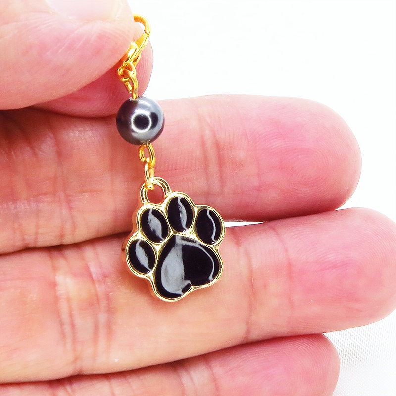 マスクチャーム 黒い肉球とスワロフスキーパール(ブラック)を組合せたチャーム エナメル 猫 犬 キーホルダー