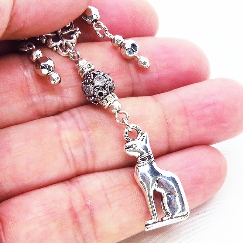 バステト 猫の女神 シルバーカラー オリエンタル調メタルビーズをつり下げたネックレス 古代エジプト 長さ変更可