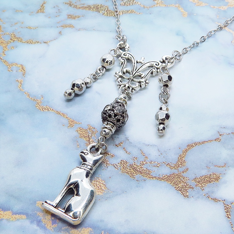 バステト 猫の女神 シルバーカラー オリエンタル調メタルビーズをつり下げたネックレス 古代エジプト 長さ変更可