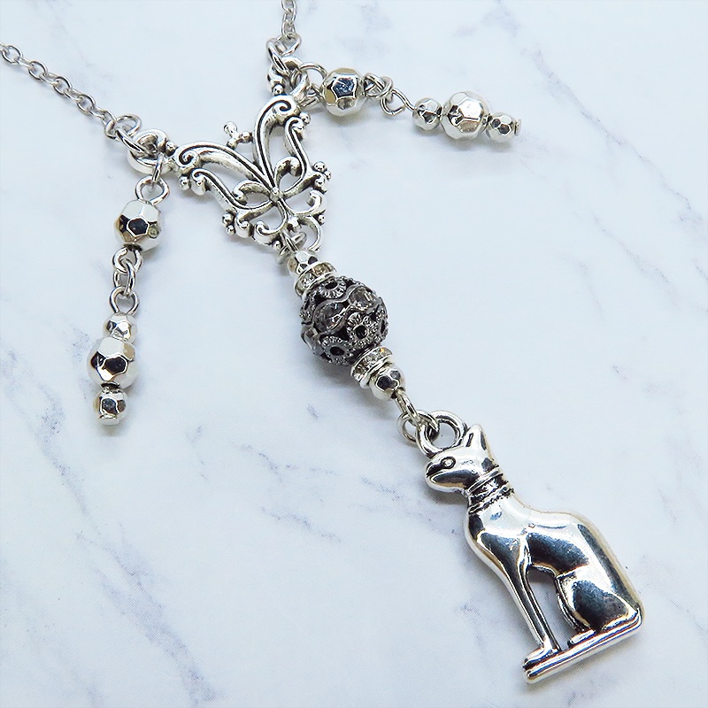 バステト 猫の女神 シルバーカラー オリエンタル調メタルビーズをつり下げたネックレス 古代エジプト 長さ変更可