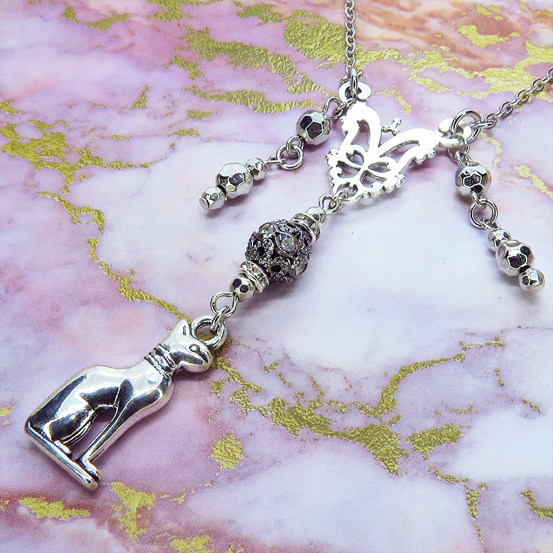 バステト 猫の女神 シルバーカラー オリエンタル調メタルビーズをつり下げたネックレス 古代エジプト 長さ変更可