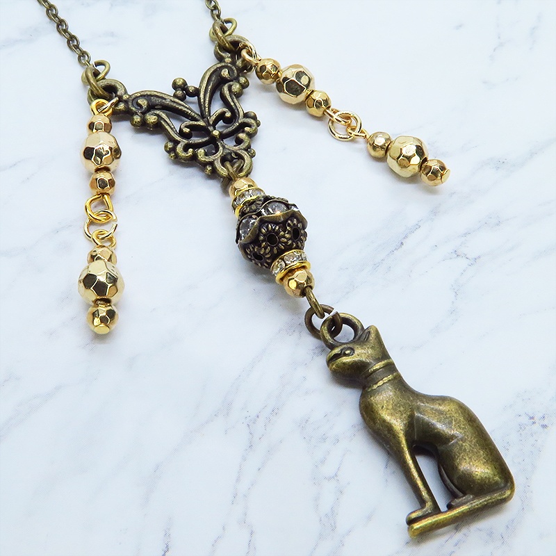 バステト 猫の女神 アンティークゴールド オリエンタル調メタルビーズをつり下げたネックレス 古代エジプト 長さ変更可