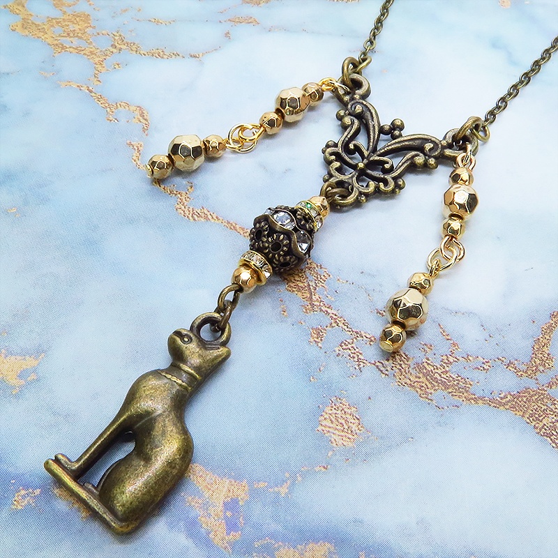 バステト 猫の女神 アンティークゴールド オリエンタル調メタルビーズをつり下げたネックレス 古代エジプト 長さ変更可