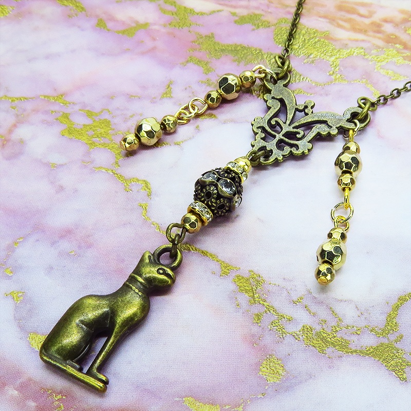 バステト 猫の女神 アンティークゴールド オリエンタル調メタルビーズをつり下げたネックレス 古代エジプト 長さ変更可