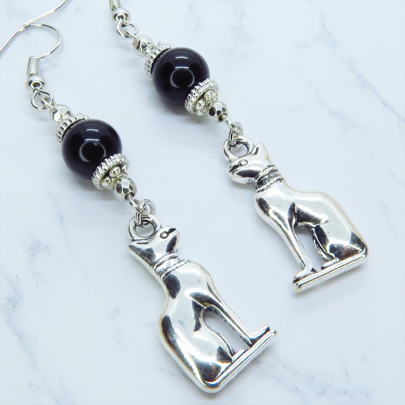 バステト 猫の女神 アンティークシルバー オニキスと組合せたオリエンタル調ピアス 古代エジプト サージカル可