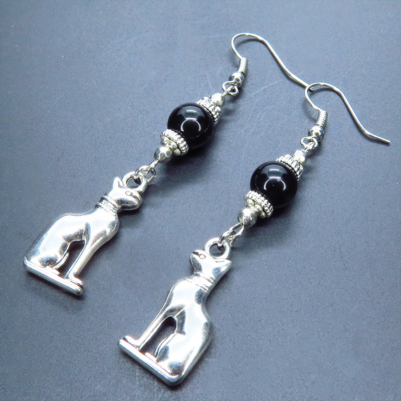 バステト 猫の女神 アンティークシルバー オニキスと組合せたオリエンタル調ピアス 古代エジプト サージカル可