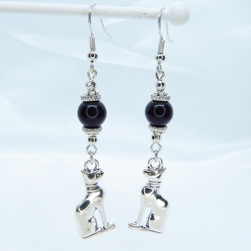 バステト 猫の女神 アンティークシルバー オニキスと組合せたオリエンタル調ピアス 古代エジプト サージカル可