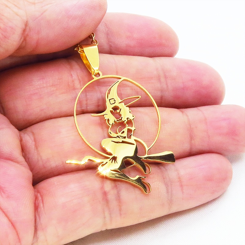 ステンレス製ゴールドカラーのホウキにまたがる魔女のペンダントネックレス ウィッチ ムーン アジャスター追加可