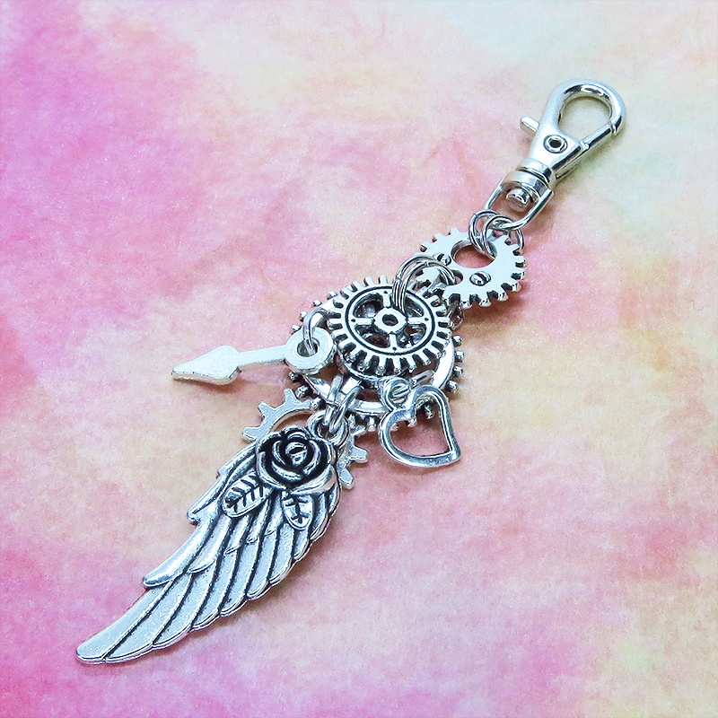 アンティークシルバー 翼(ウィング)と歯車を組合せたスチームパンク風キーホルダー ハート