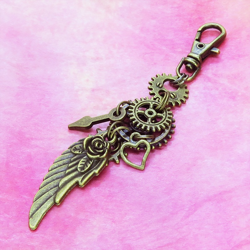 アンティークゴールド 翼(ウィング)と歯車を組合せたスチームパンク風キーホルダー ハート