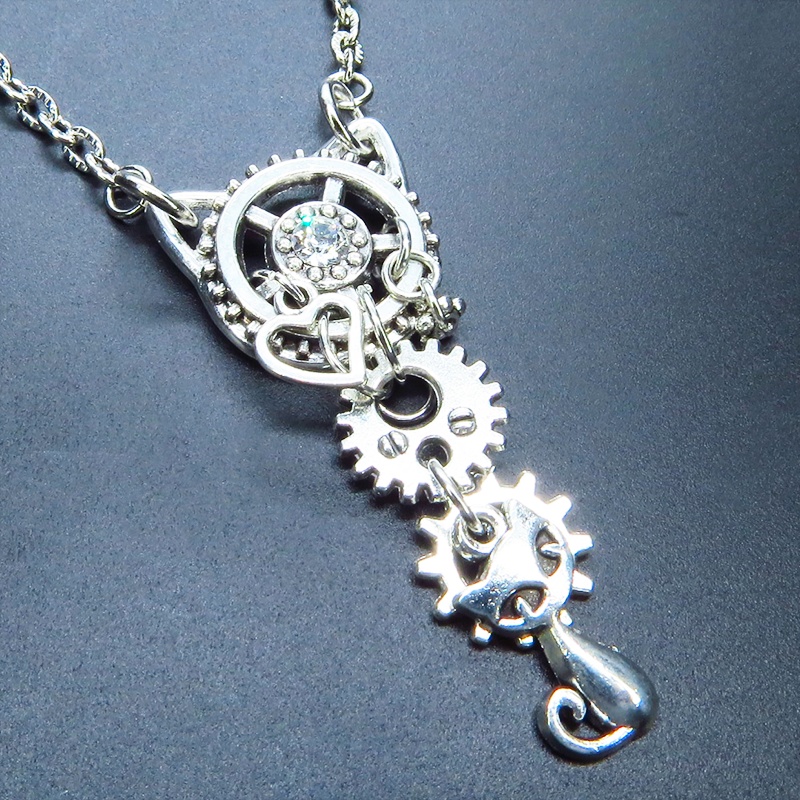 アンティークシルバー 猫と猫耳歯車のスチームパンク風ネックレス スワロフスキー アジャスター付 長さ変更可
