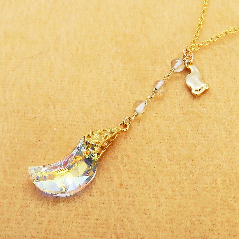 14KGF ゴールドフィルド 猫シルエットモチーフネックレス 大粒の三日月型スワロフスキーと3連レモンクオーツ