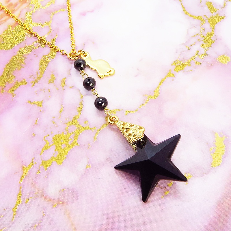 14KGF 猫モチーフのネックレス 大粒星型ジェットと3連オニキス 猫アクセサリー ブラックオニキス 黒琥珀 漆黒の宝石