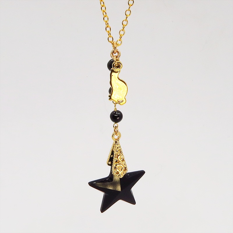 14KGF 猫モチーフのネックレス 大粒星型ジェットと3連オニキス 猫アクセサリー ブラックオニキス 黒琥珀 漆黒の宝石