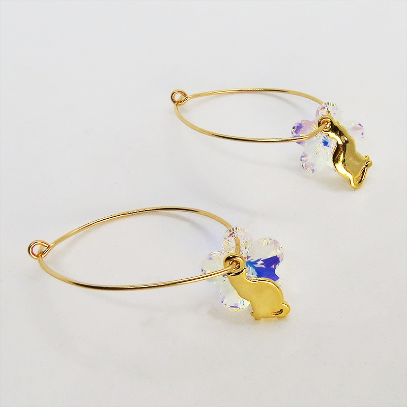 14KGF 猫モチーフのフープピアス 大粒花びらのスワロフスキー ゴールドフィルド