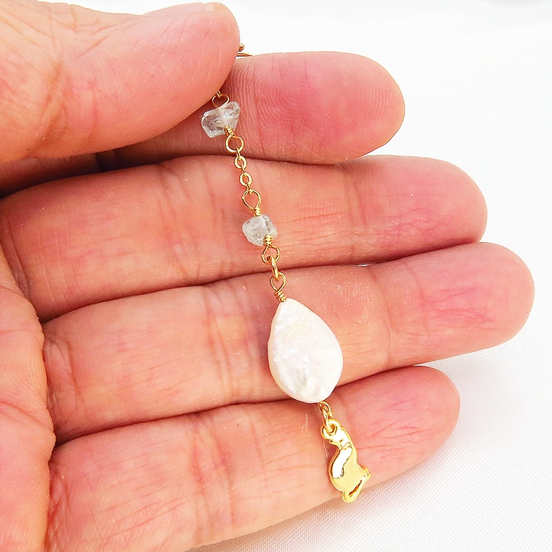 14KGF シンプルで可愛い猫シルエットモチーフのロングチェーンピアス アクアマリン 淡水パール ティアドロップ