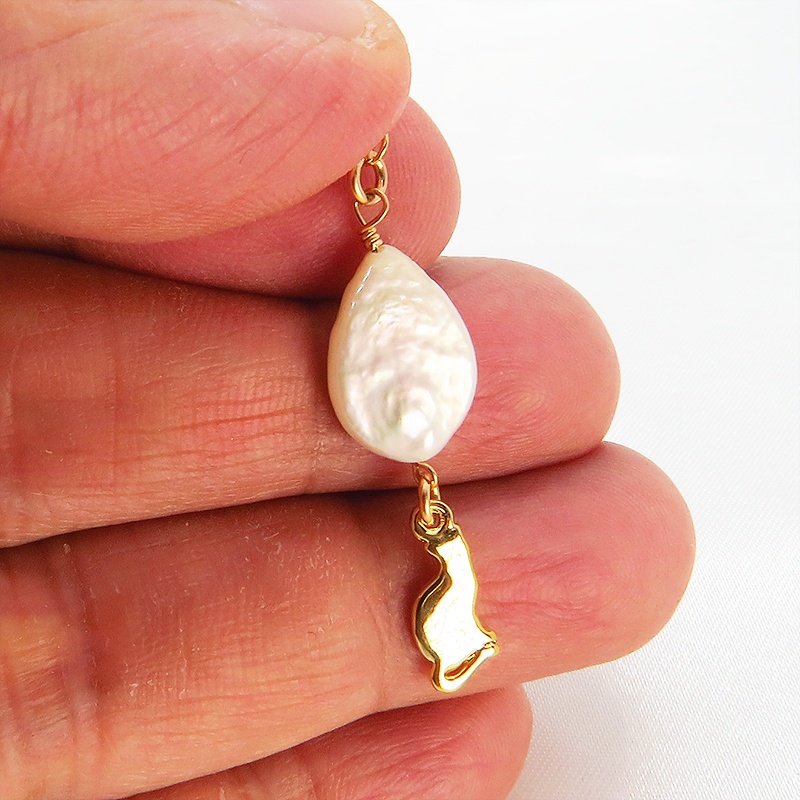 14KGF シンプルで可愛い猫シルエットモチーフのロングチェーンピアス アクアマリン 淡水パール ティアドロップ