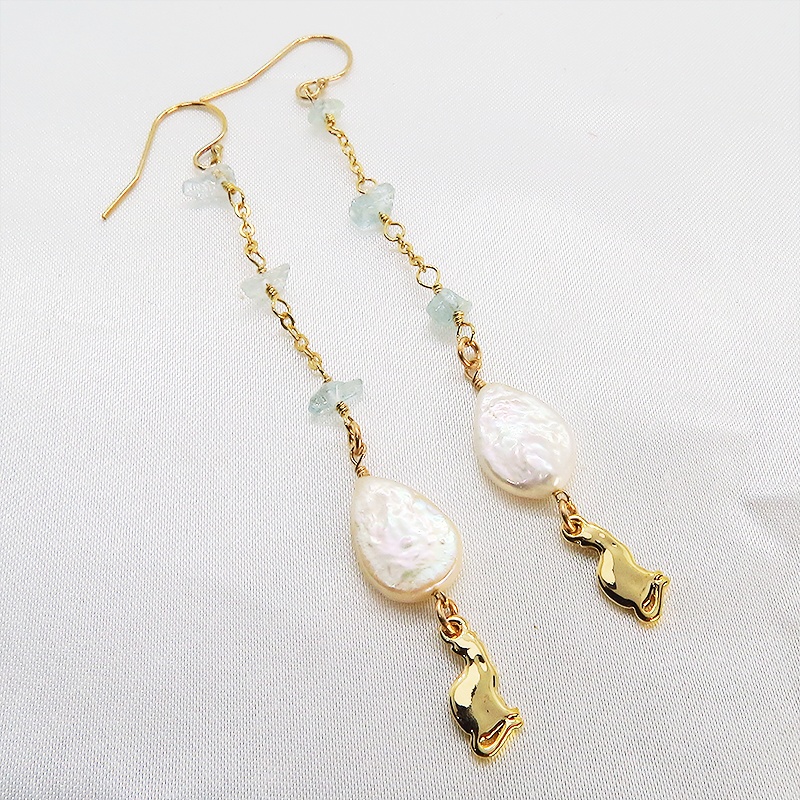 14KGF シンプルで可愛い猫シルエットモチーフのロングチェーンピアス アクアマリン 淡水パール ティアドロップ