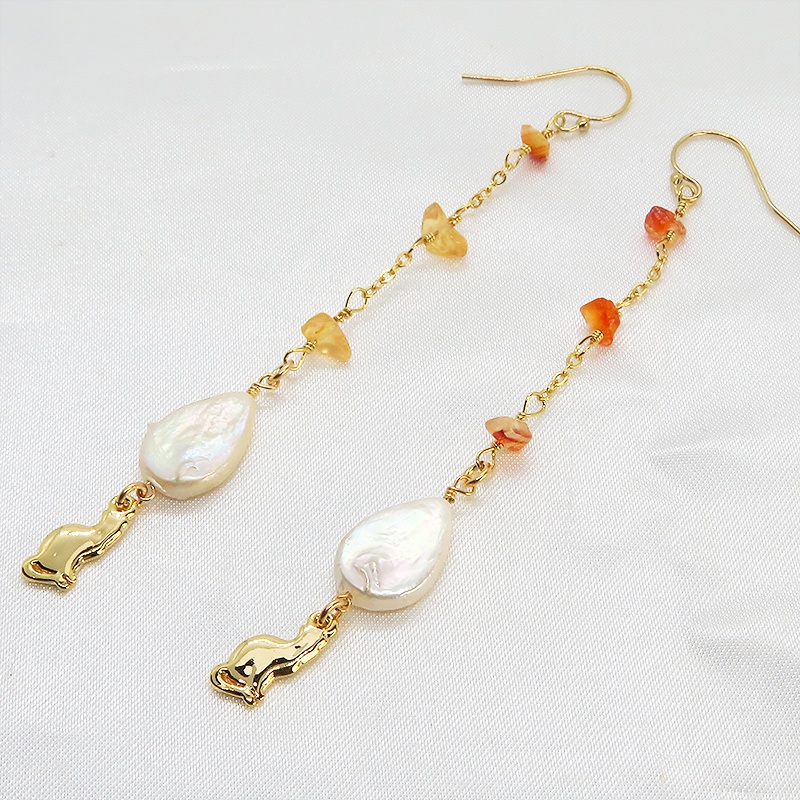 14KGF シンプルで可愛い猫シルエットモチーフのロングチェーンピアス カーネリアン 淡水パール ティアドロップ