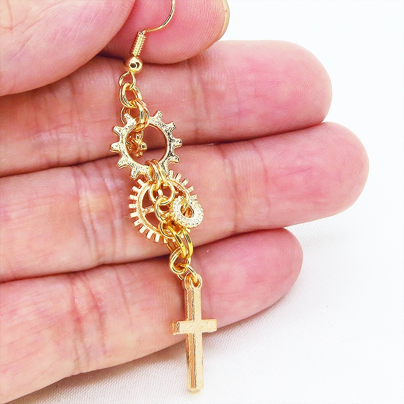 マットゴールド ロザリオ(十字架)と歯車を組合せたピアス スチームパンク風 コンパクト サージカル可