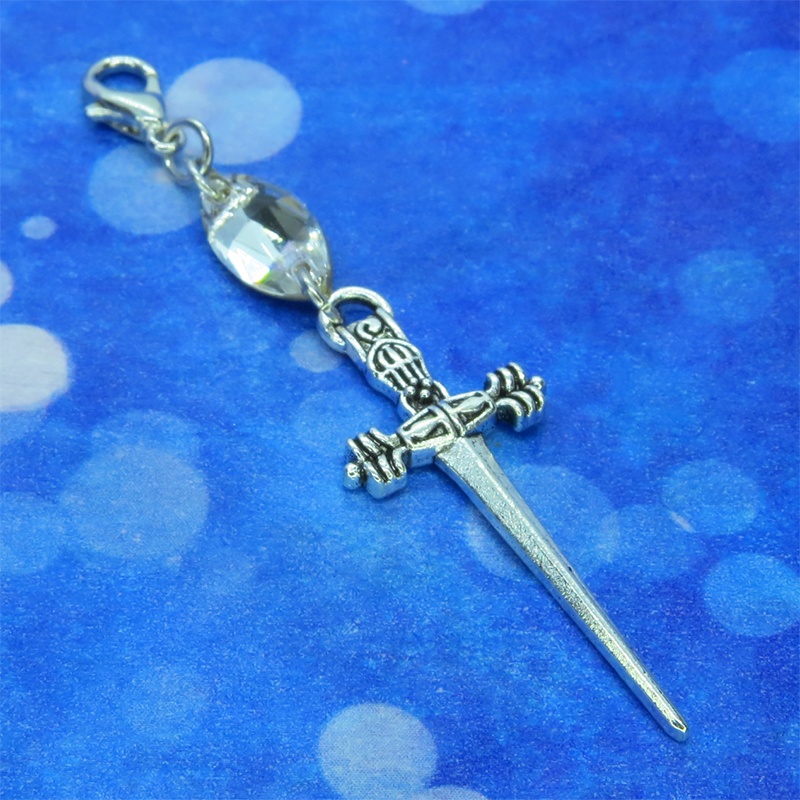 マスクチャーム アンティークシルバー ソード(剣)モチーフとスワロフスキー(クリア)を組合せたチャーム