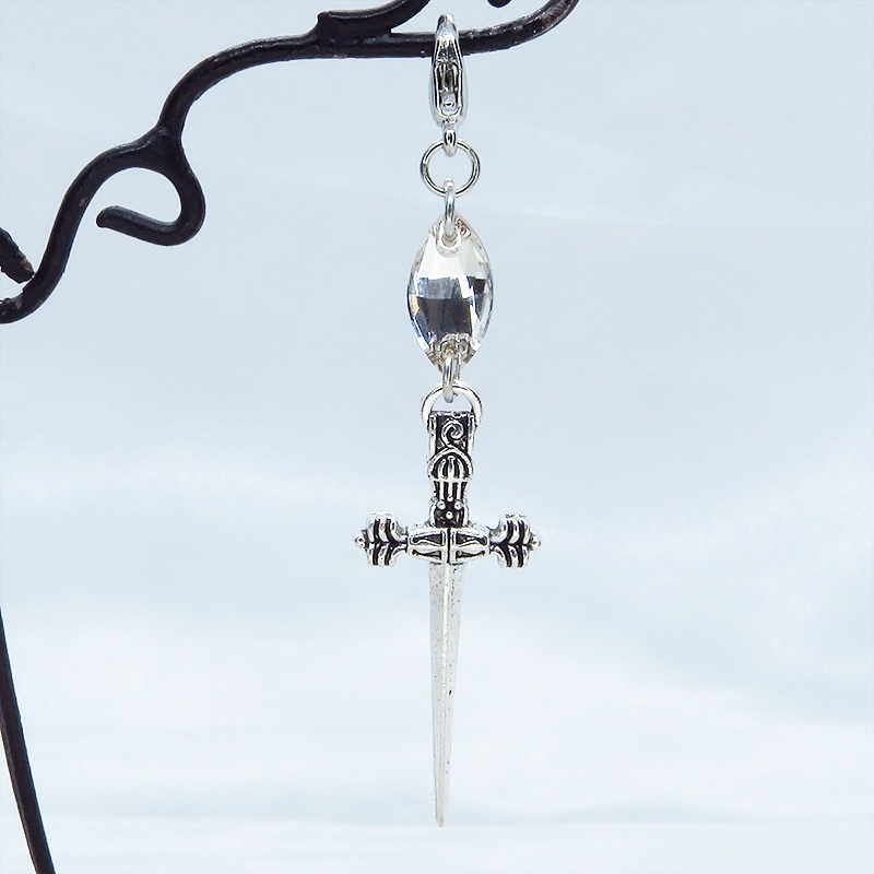 マスクチャーム アンティークシルバー ソード(剣)モチーフとスワロフスキー(クリア)を組合せたチャーム